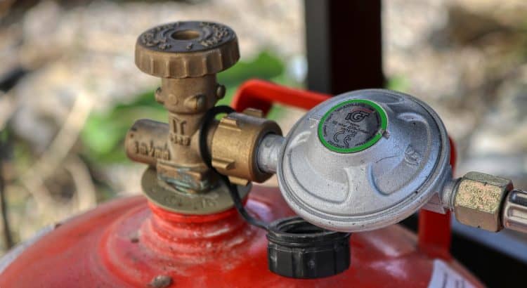 Feuerlöscher und Propangasflaschen